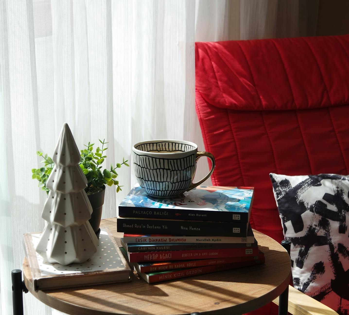 10 Books Every Homeschool Mom Should Read (At Least Once)