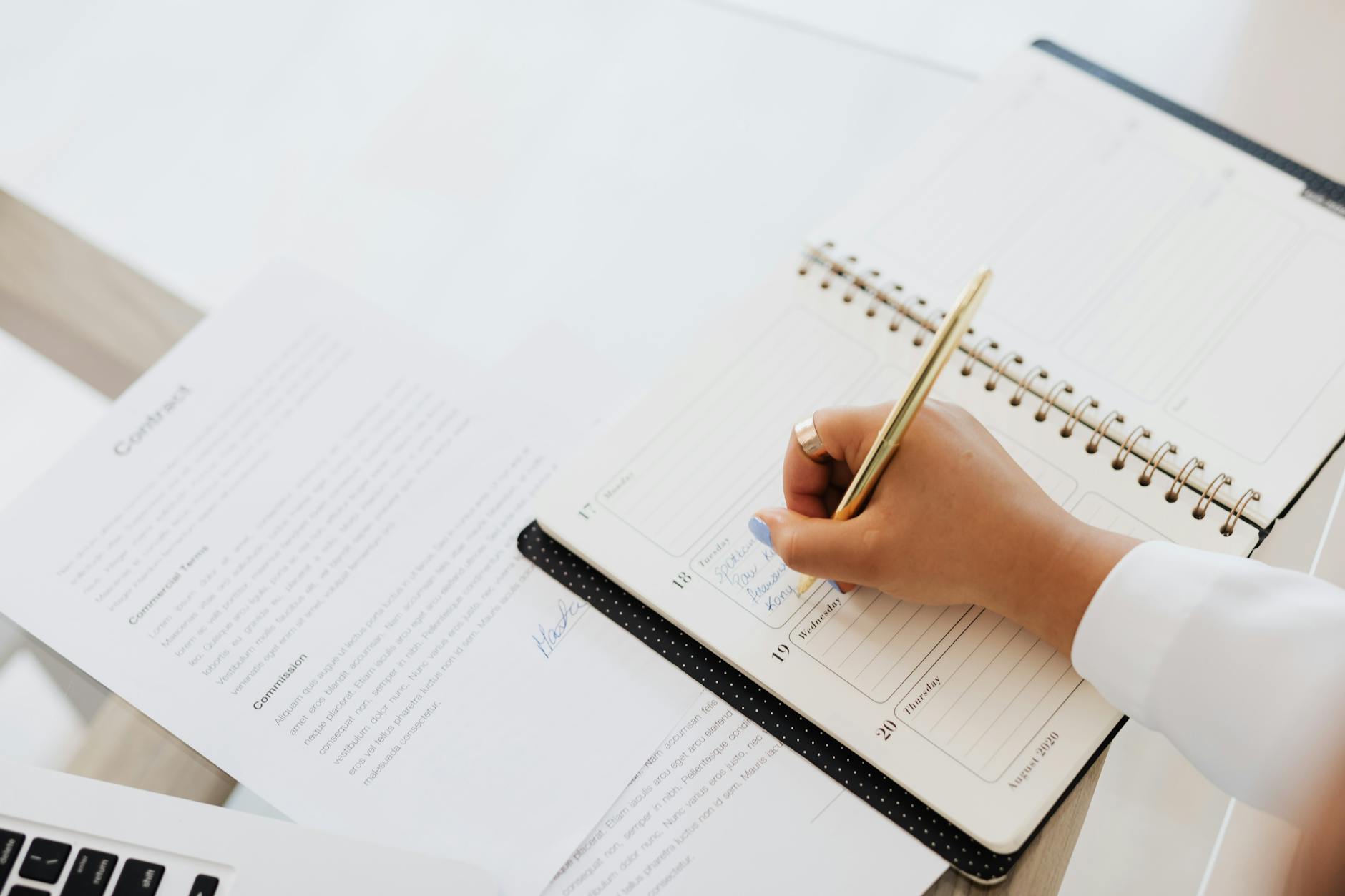 Homeschool Schedule Ideas That Actually Work (For Real Families)